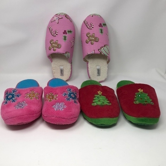 𝅺3 pairs Holiday winter Christmas house slippers - Picture 1 of 8